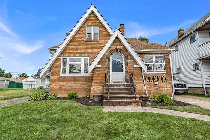 3763 W 135 St, Cleveland