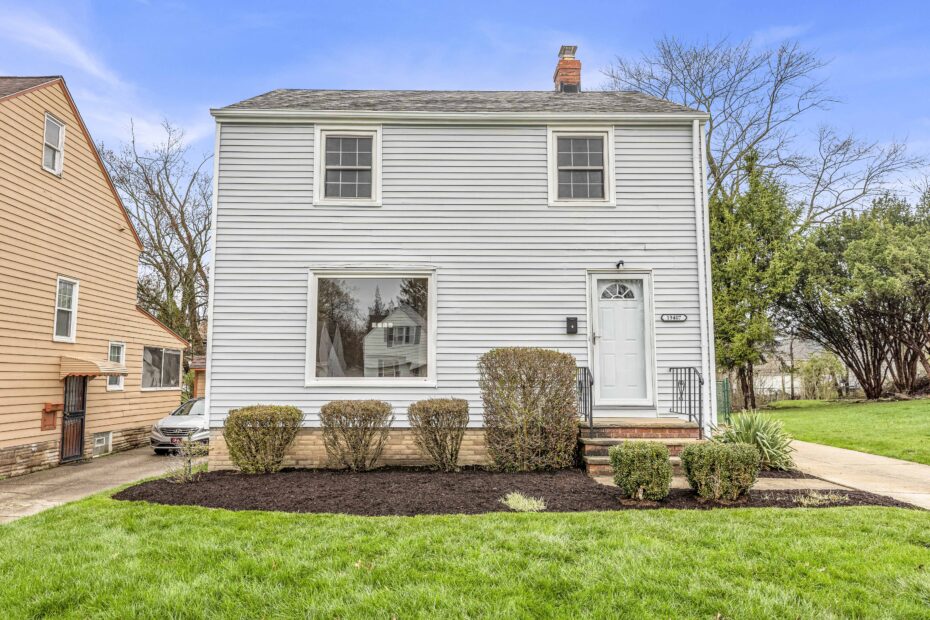 19407 Gardenview Dr, Maple Heights | TAG The Azzam Group | RE/MAX Haven Realty | Cleveland, OH