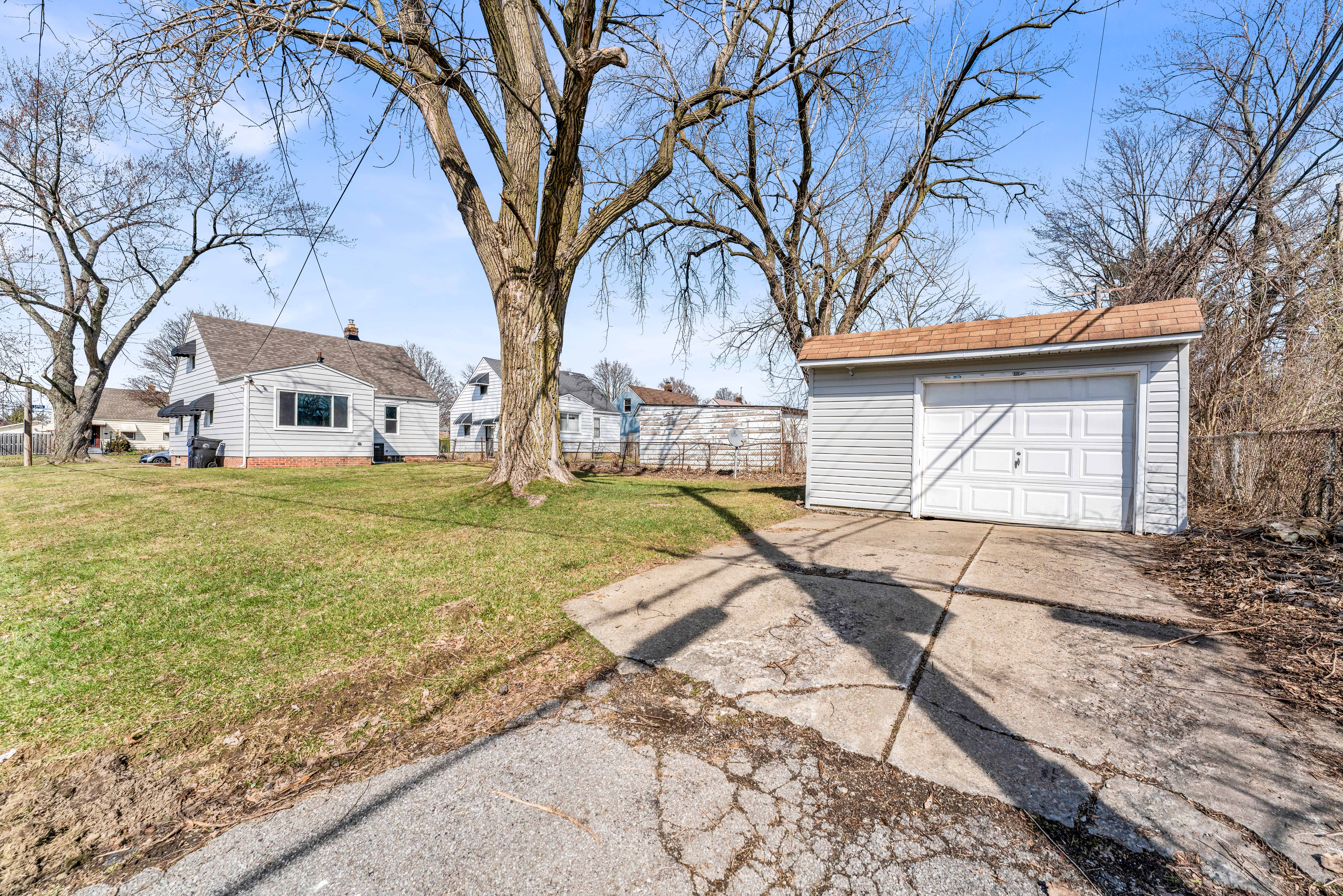 16902 Lotus Dr, Cleveland | TAG The Azzam Group | RE/MAX Haven Realty | Cleveland, OH