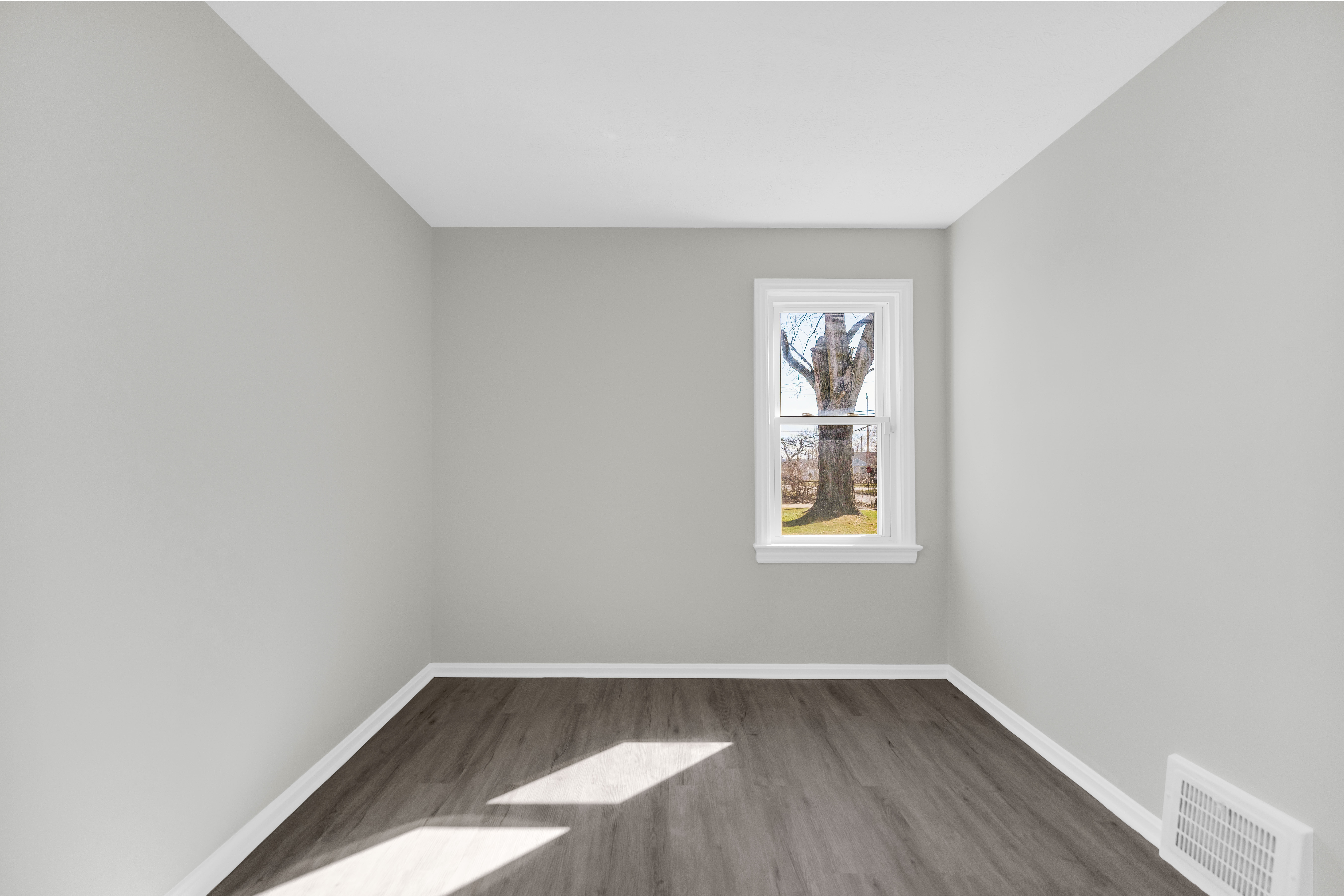 16902 Lotus Dr, Cleveland | TAG The Azzam Group | RE/MAX Haven Realty | Cleveland, OH