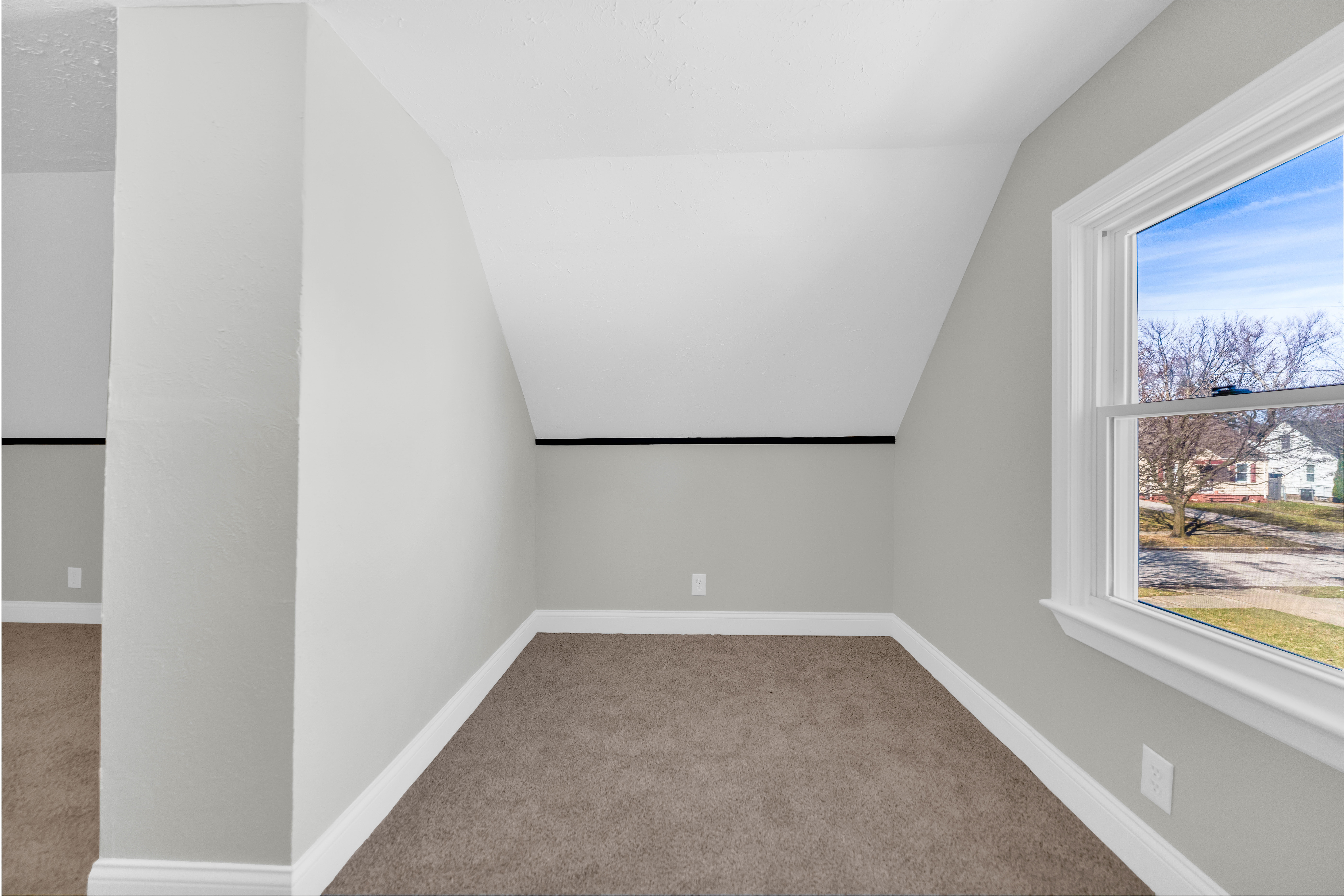 16902 Lotus Dr, Cleveland | TAG The Azzam Group | RE/MAX Haven Realty | Cleveland, OH