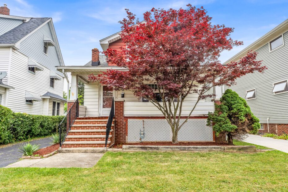 7910 Jameson Rd, Parma | TAG The Azzam Group | RE/MAX Haven Realty | Parma, OH