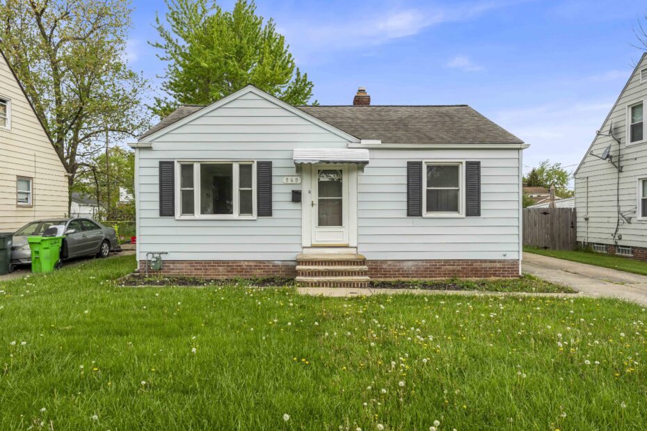 860 E 260th St | Euclid | The Azzam Group | RE/MAX Haven | Cleveland, OH