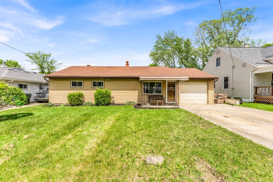 152 Paul St | Bedford | The Azzam Group | RE/MAX Haven | Cleveland, OH