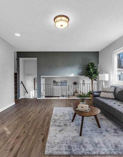 Investors-back-image